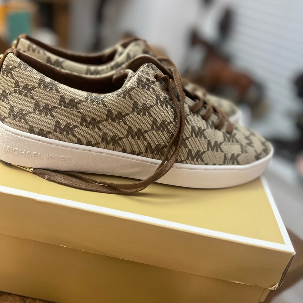 Mk tennis shoes